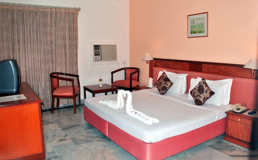 Khajurāho Greenwood Hotel الغرفة الصورة